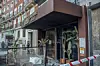 Der er her spærret af ved en restaurant i Madrid efter en dødelig brand fredag.