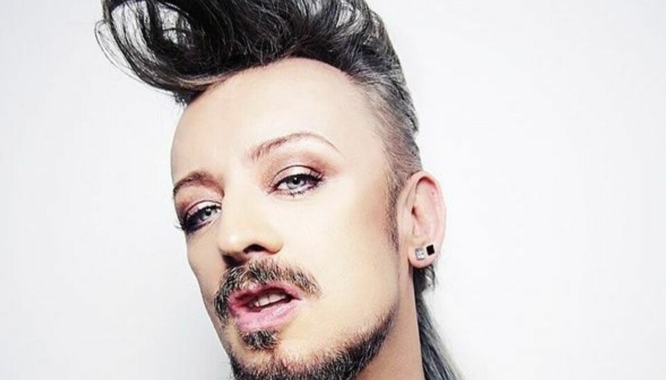 Boy George har mistet begge sine forældre. Hele familien var ved morens side, da hun udåndede.