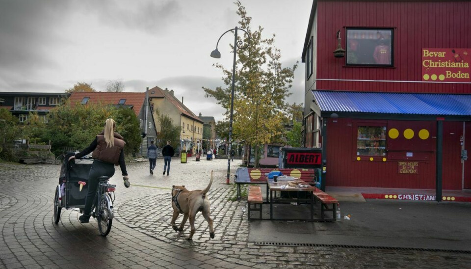Christiania oplevede fredag endnu et voldsomt overfald, hvor en 20-årig mand blev slået og stukket med kniv. Seks mænd er blevet sigtet for kvalificeret vold. (Arkivfoto).