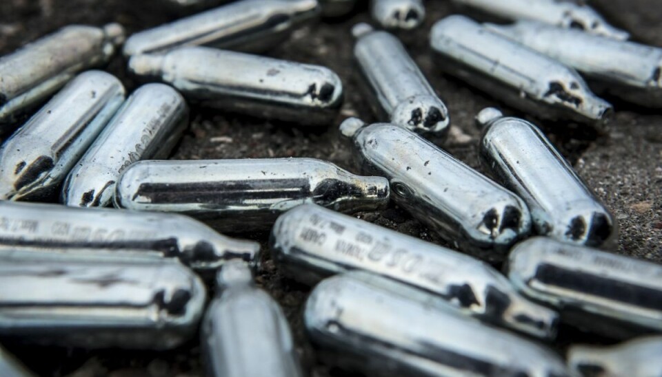 Lattergas, som anvendes som rusmiddel, kommer fra gaspatroner. De er produceret til industriel brug og bruges eksempelvis til flødeskumssiffoner. (Arkivfoto). Lattergas, som anvendes som rusmiddel, kommer fra gaspatroner. De er produceret til industriel brug og bruges eksempelvis til flødeskumssiffoner. (Arkivfoto).