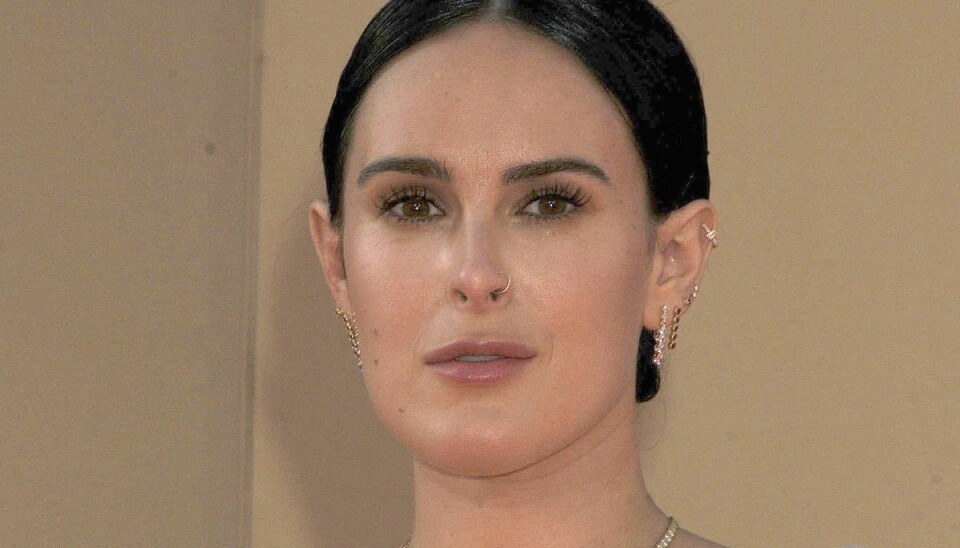 Rumer Willis, datter af Demi Moore og Bruce Willis, er netop blevet mor til en lille pige. Rumer Willis, datter af Demi Moore og Bruce Willis, er netop blevet mor til en lille pige.