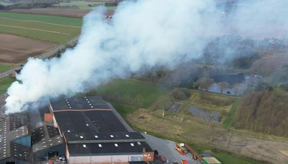 Borgere i området skal være obs på røgudvikling fra branden.