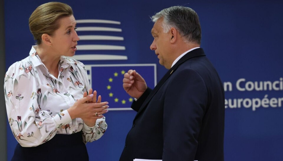 Statsminister Mette Frederiksen (S) ses her med Ungarns premierminister, Viktor Orban, til EU-topmøde i Bruxelles. Statsminister Mette Frederiksen (S) ses her med Ungarns premierminister, Viktor Orban, til EU-topmøde i Bruxelles.