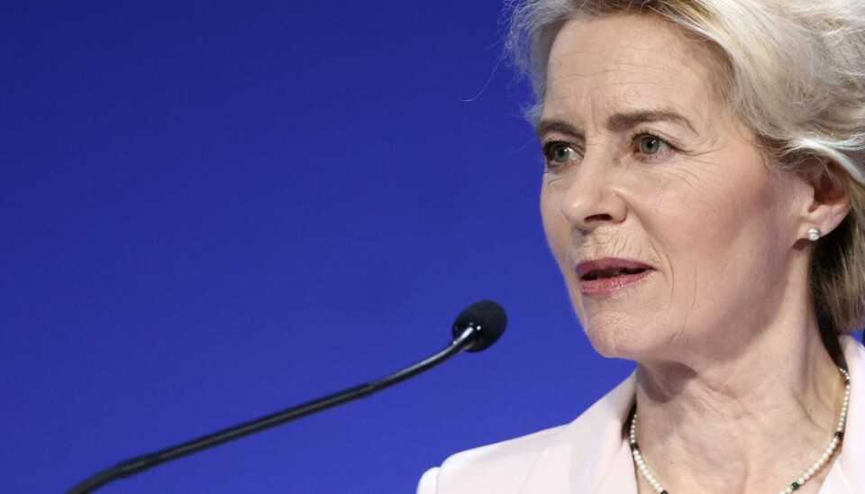 EU-Kommissionens formand, Ursula von der Leyen, præsenterede i maj et udspil til EU's 11. sanktionspakke mod Rusland under et besøg i Ukraines hovedstad Kyiv. Onsdag blev EU-landene enige om pakken (Arkivfoto). EU-Kommissionens formand, Ursula von der Leyen, præsenterede i maj et udspil til EU's 11. sanktionspakke mod Rusland under et besøg i Ukraines hovedstad Kyiv. Onsdag blev EU-landene enige om pakken (Arkivfoto).