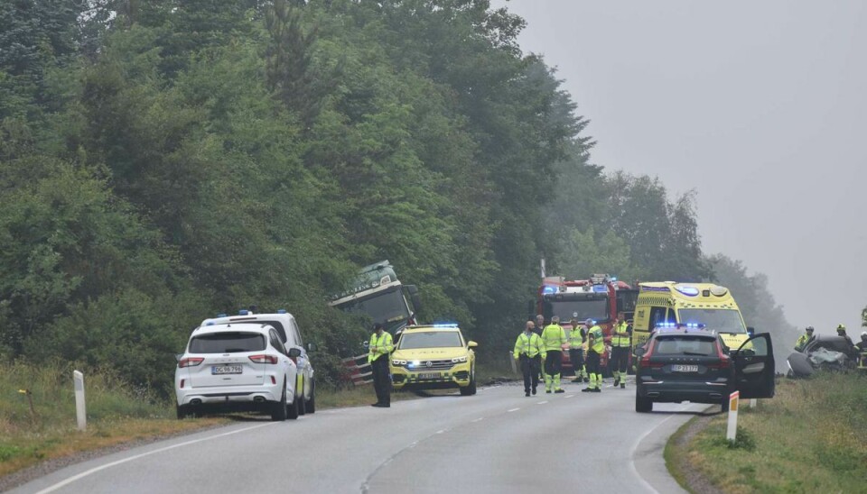 Føreren af personbilen er afgået ved døden, skriver politiet. Føreren af personbilen er afgået ved døden, skriver politiet.
