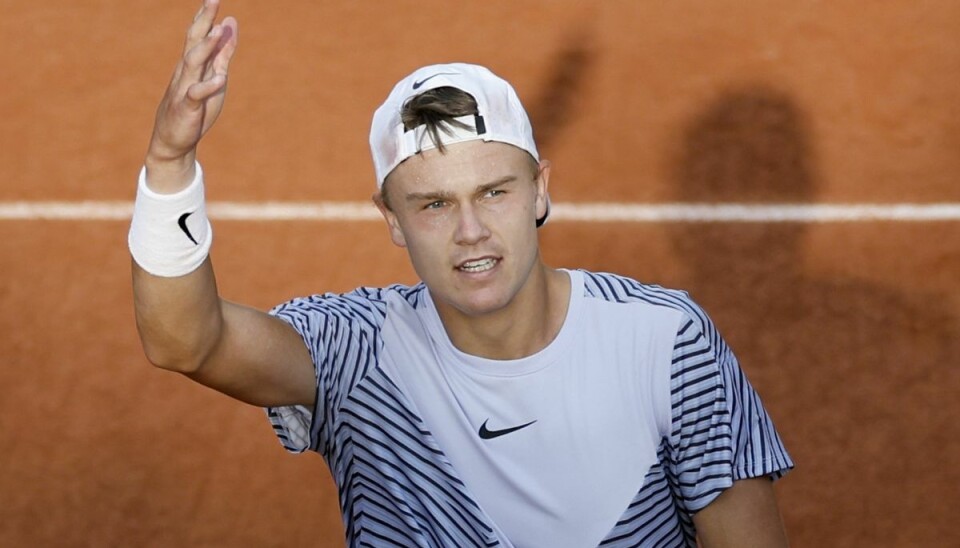 Holger Rune skulle mandag bruge fem sæt på at slå Francisco Cerundolo i French Open-ottendedelsfianle. Holger Rune skulle mandag bruge fem sæt på at slå Francisco Cerundolo i French Open-ottendedelsfianle.