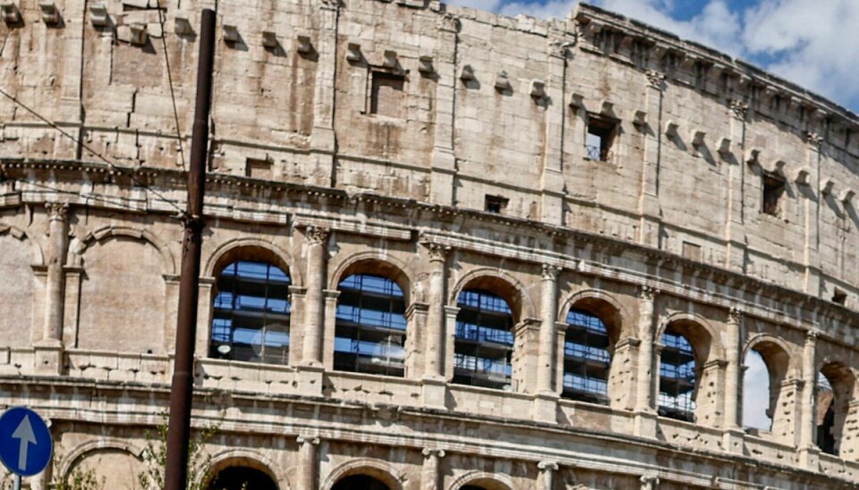 Italiens kulturminister ønsker mand straffet for at have ridset sin kærestes navn i Colosseum med en nøgle