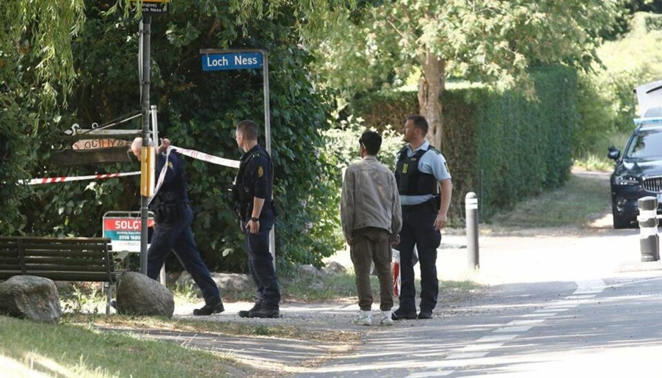 Politiet arbejdede en stor del af søndagen i det område, hvor den 56-årige blev fundet. Politiet arbejdede en stor del af søndagen i det område, hvor den 56-årige blev fundet.