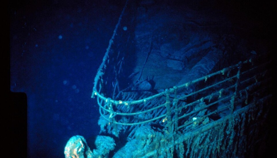 Stævnen af det ikoniske skibsvrag 'Titanic' fotograferet på 3800 meters dybde i Atlanterhavet, hvor skibet sank i 1912. Stævnen af det ikoniske skibsvrag 'Titanic' fotograferet på 3800 meters dybde i Atlanterhavet, hvor skibet sank i 1912.