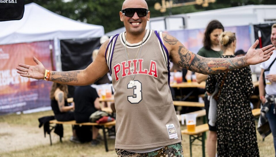 Wafande nyder musikken på årets Roskilde Festival, inden Tobias Rahim, Kendrick Lamar og Lizzo bliver skiftet ud med vuggeviser og godnatsange. Snart bliver sangeren snart far for tredje gang. Wafande nyder musikken på årets Roskilde Festival, inden Tobias Rahim, Kendrick Lamar og Lizzo bliver skiftet ud med vuggeviser og godnatsange. Snart bliver sangeren snart far for tredje gang.