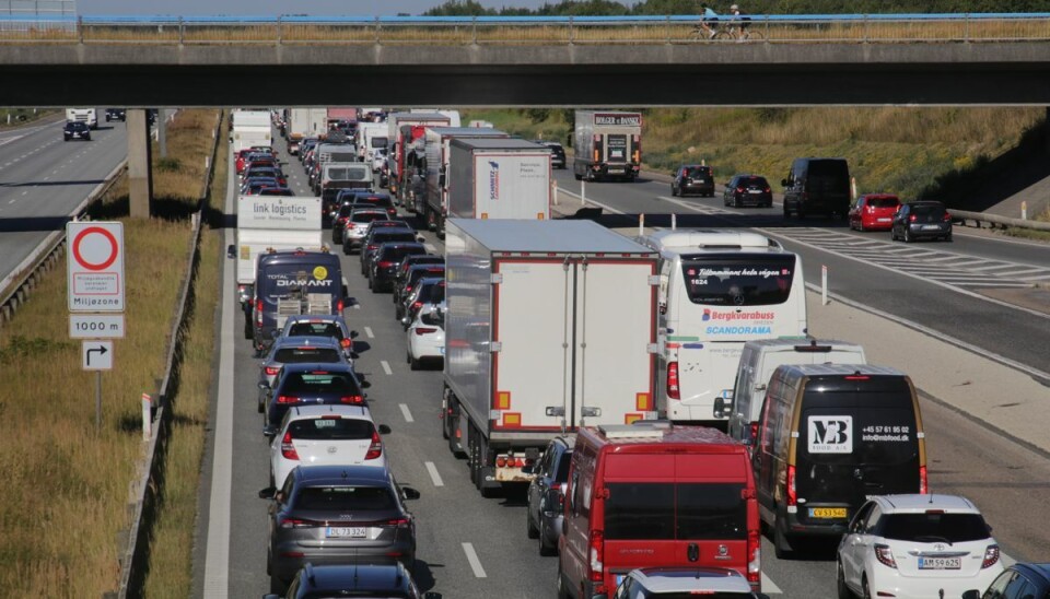 Der er kø på motorvejen.