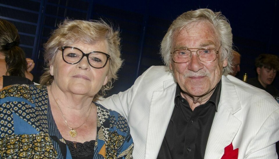 Richard Ragnvald hyggede sig med hustruen Vibeke, 72 til premieren på Nykøbing Falster Revyen.