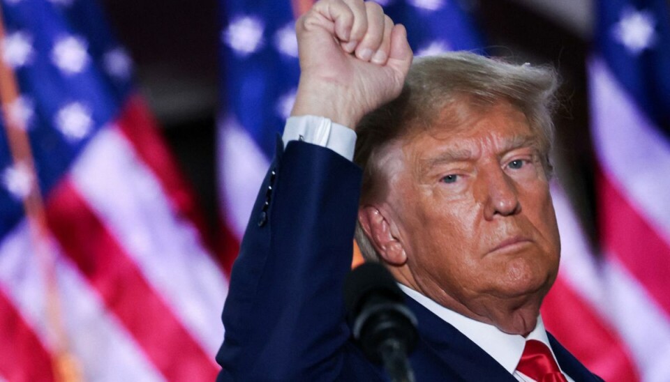 Den tidligere amerikanske præsident er truet efter han blev anklaget for ulovligt at have besiddet dokumenter om USAs sikkerhed. Den tidligere amerikanske præsident er truet efter han blev anklaget for ulovligt at have besiddet dokumenter om USAs sikkerhed.