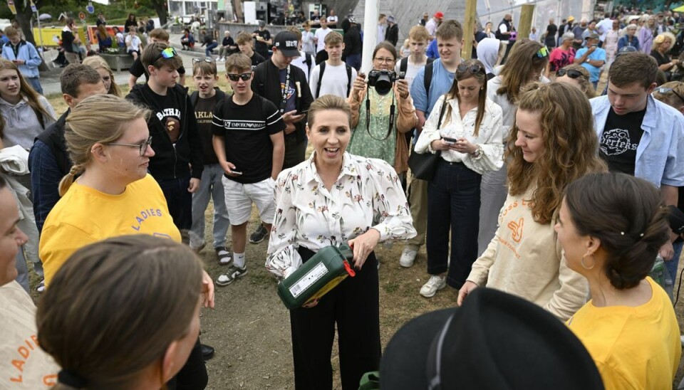 Statsminister Mette Frederiksen (S) var knapt ankommet til Folkemødet på Bornholm, inden hun blev forhold spekulationerne om, at hun kan blive Natos næste generalsekretær.