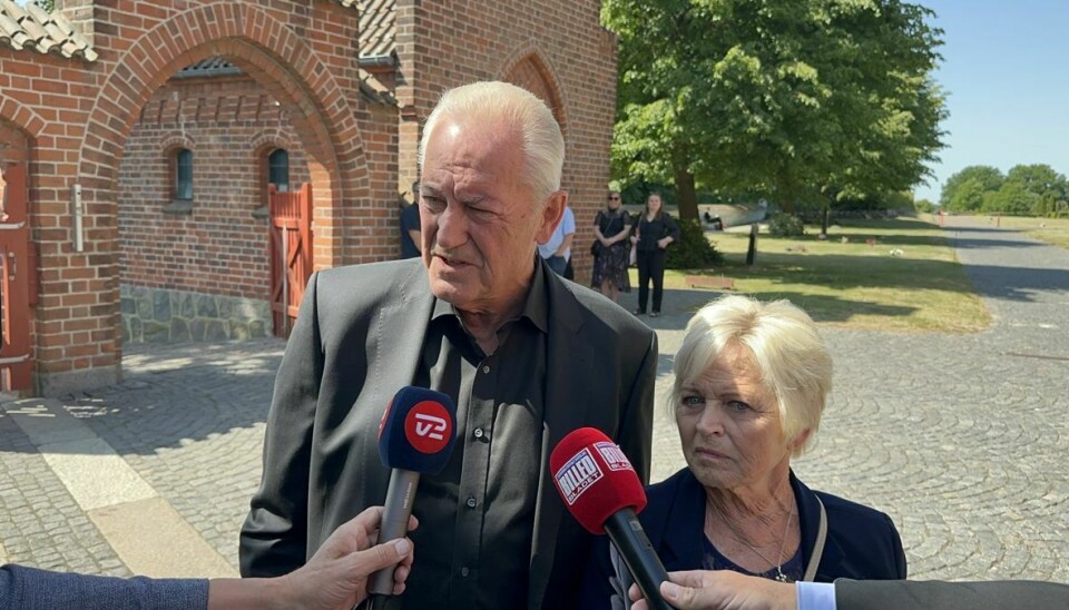 Keld og Hilda deltog i bisættelsen af Peter Belli i Brøndbyvester Kirke.