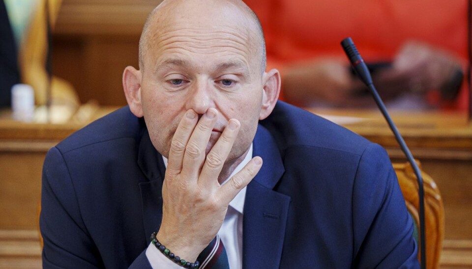 Konservative Folkepartis formand Søren Pape Poulsen må nu lægge øre til kritik fra baglandet efter den offentlige fyring af EU-parlamentsmedlem Pernille Weiss. Konservative Folkepartis formand Søren Pape Poulsen må nu lægge øre til kritik fra baglandet efter den offentlige fyring af EU-parlamentsmedlem Pernille Weiss.