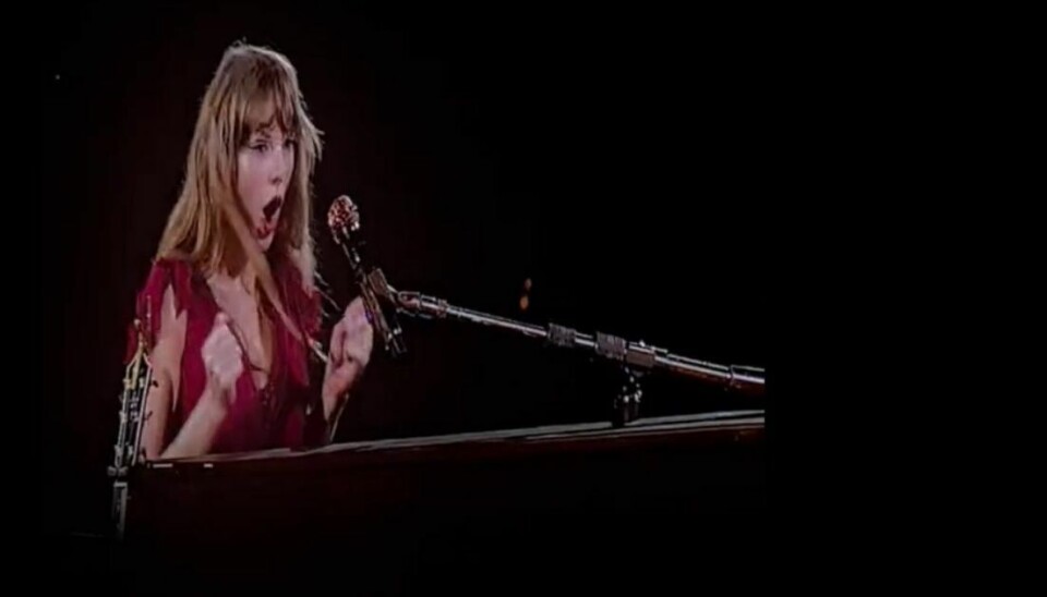 Taylor Swift havde ingen anelse om, hvad der foregik på scenen, da hun klaveret gik amok. Taylor Swift havde ingen anelse om, hvad der foregik på scenen, da hun klaveret gik amok.