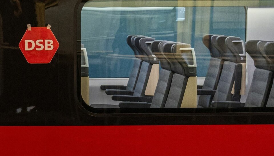 DSB advarer om færre tog og længere rejsetid. DSB advarer om færre tog og længere rejsetid.