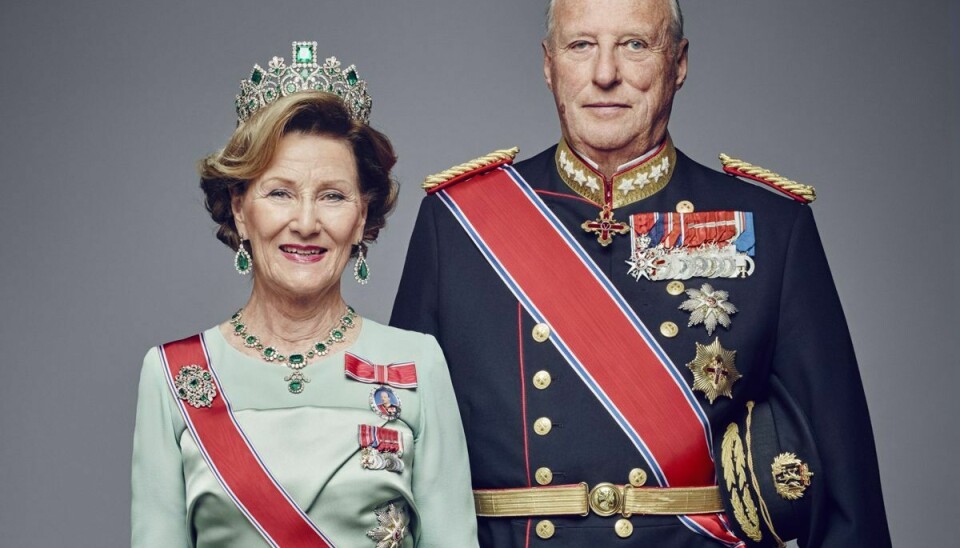 Norske kong Harald og dronning Sonja indleder torsda et to dage langt officielt besøg i Danmark, der blandt andet byder på festmiddag med dronning Margrethe som vært på Amalienborg.