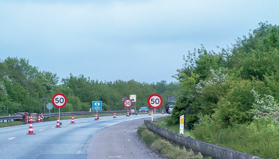 Frem mod sommerferien må trafikanterne forvente længere rejsetid i perioder, imens der udføres belægningsarbejde i midterrabatten og nødsporet langs E45 Aarhus Syd til Nord. Foto: Arkil