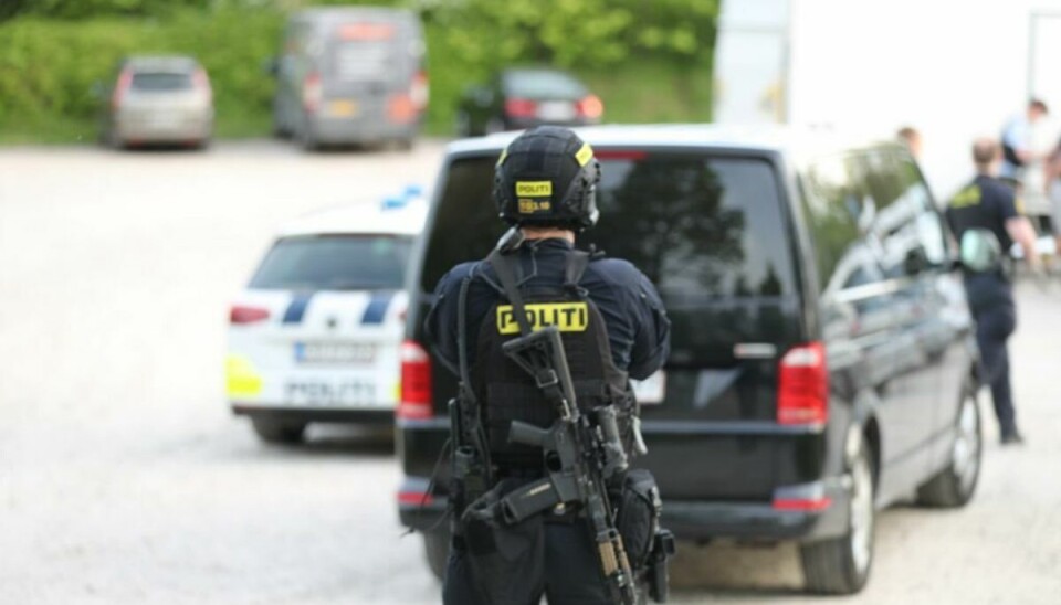 Politiet afgav varslingsskud i forbindelse med hændelsen. Politiet afgav varslingsskud i forbindelse med hændelsen.