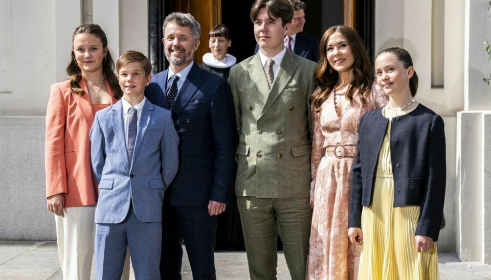 Kronprins Frederik og kronprinsesse Mary deltog i grev Henriks konfirmation i Paris den 18. maj sammen med deres fire børn, prinsesse Isabella, prins Vincent, prins Christian og prinsesse Josephine. Grev Henrik er søn af kronprins Frederiks bror, prins Joachim. (Arkivfoto).