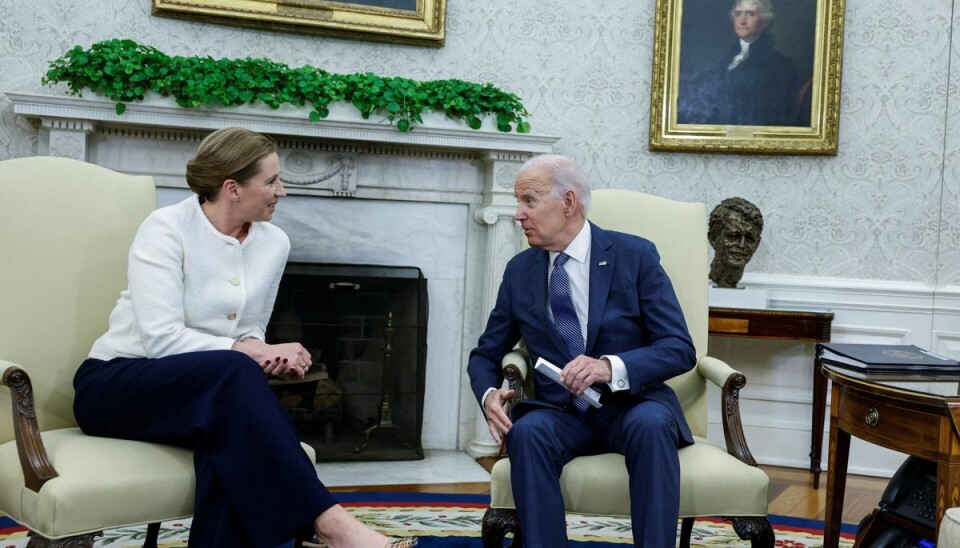 De havde masser at tale om, og tiden løb fra dem. De havde masser at tale om, og tiden løb fra dem.