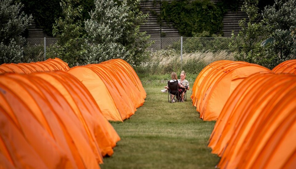 Forsikringsselskaberne vil typisk kræve, at du låser dit telt med hængelås, når du forlader det. Derfor bør du huske at tage en hængelås med på festival. (Arkivfoto). Forsikringsselskaberne vil typisk kræve, at du låser dit telt med hængelås, når du forlader det. Derfor bør du huske at tage en hængelås med på festival. (Arkivfoto).