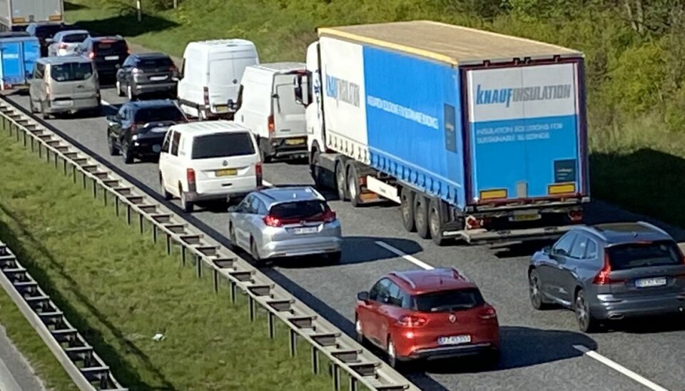 Der er kø og forlænget rejsetid på motorvejen. (Arkivfoto). Der er kø og forlænget rejsetid på motorvejen. (Arkivfoto).