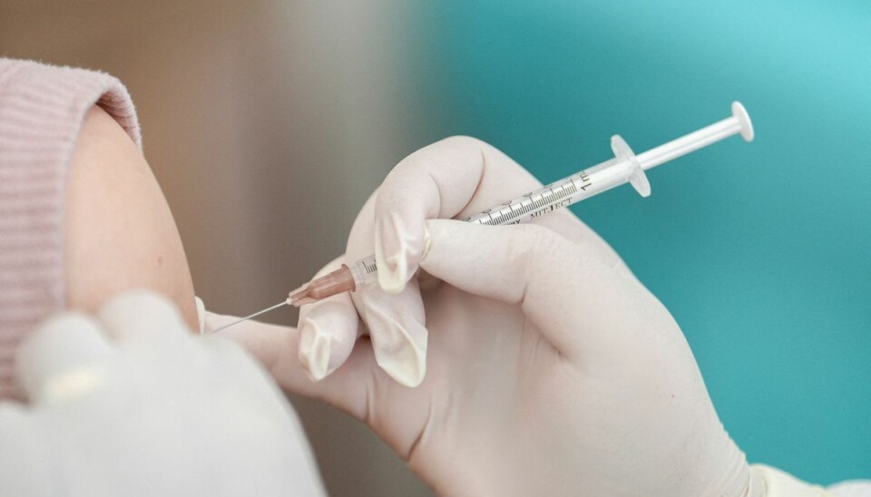 Antallet af tilfælde med skoldkopper stiger, og derfor foreslår overlæge Marie Louise Von Linstow at flere bliver vaccineret. Antallet af tilfælde med skoldkopper stiger, og derfor foreslår overlæge Marie Louise Von Linstow at flere bliver vaccineret.