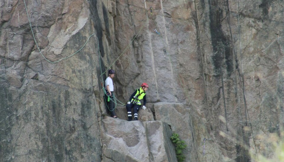 En spansk turist faldt otte - ti meter ned ved et granitbrud fredag eftermiddag.