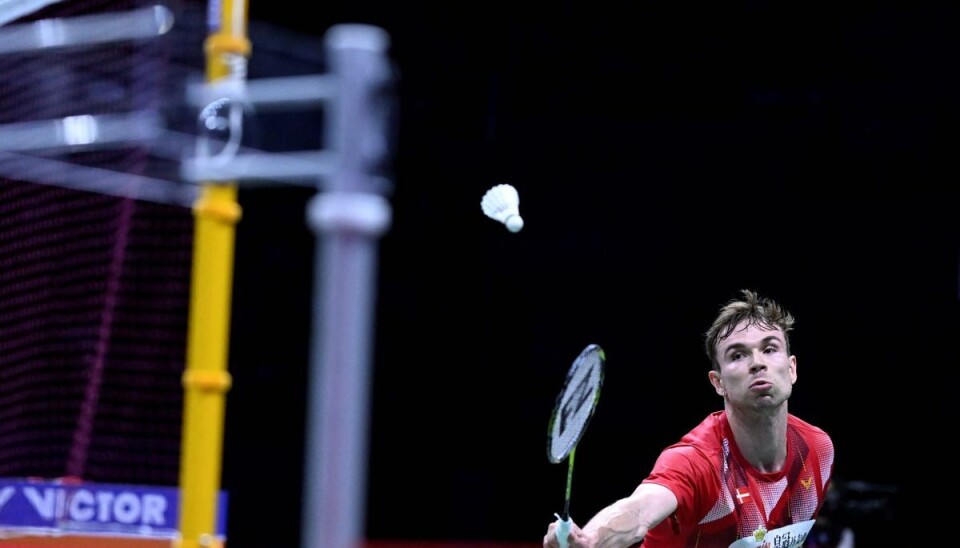 Rasmus Gemke tabte sin kamp til kineseren Li Shifeng i tre sæt ved Sudirman Cup. Rasmus Gemke tabte sin kamp til kineseren Li Shifeng i tre sæt ved Sudirman Cup.