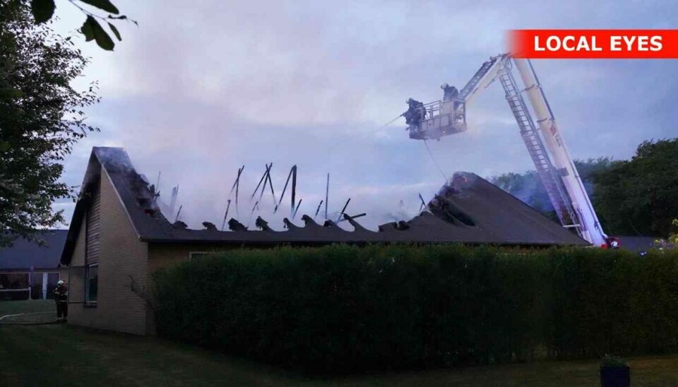 Brandfolkene havde branden og røgudviklingen under kontrol. Brandfolkene havde branden og røgudviklingen under kontrol.