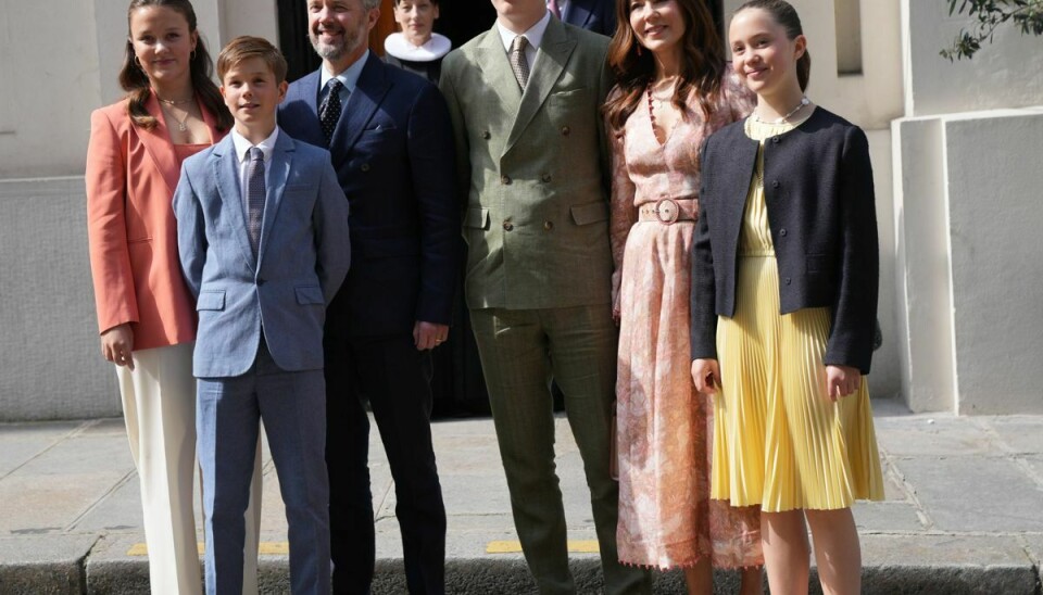 Kronprinsfamilien er naturligvis blandt gæsterne.