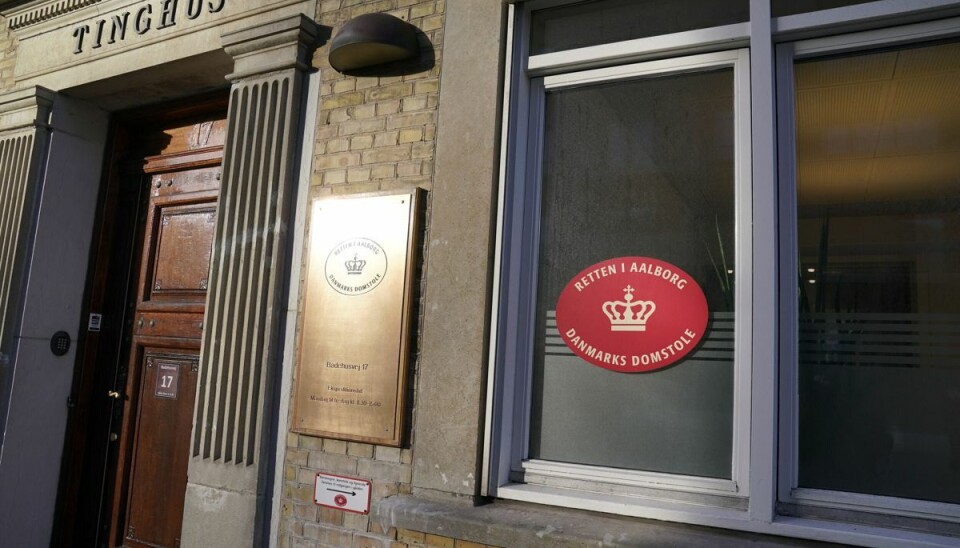 En 48-årig mand har onsdag tilstået, at han solgte kilovis af narko, mens han afsonede lang dom for narkobesiddelse og -salg. (Arkivfoto). En 48-årig mand har onsdag tilstået, at han solgte kilovis af narko, mens han afsonede lang dom for narkobesiddelse og -salg. (Arkivfoto).