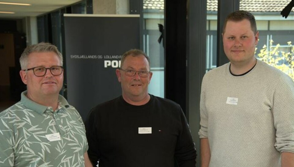De tre mænd, der smed hvad de havde i hænderne og sejlede ud for at redde kvinden. De tre mænd, der smed hvad de havde i hænderne og sejlede ud for at redde kvinden.