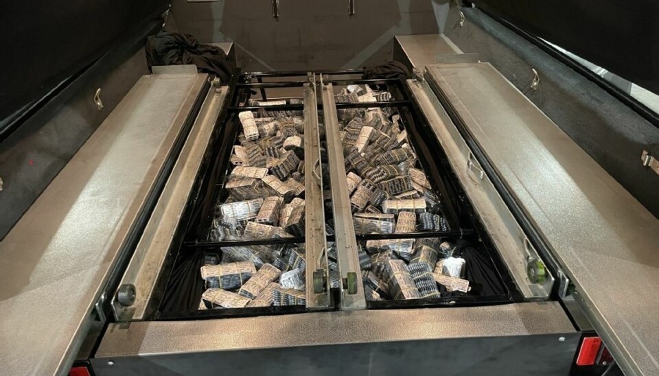 Den 51-årige straffes med fire års fængsel, efter tolderne har gjort det chokerende fund i kisten. Den 51-årige straffes med fire års fængsel, efter tolderne har gjort det chokerende fund i kisten.