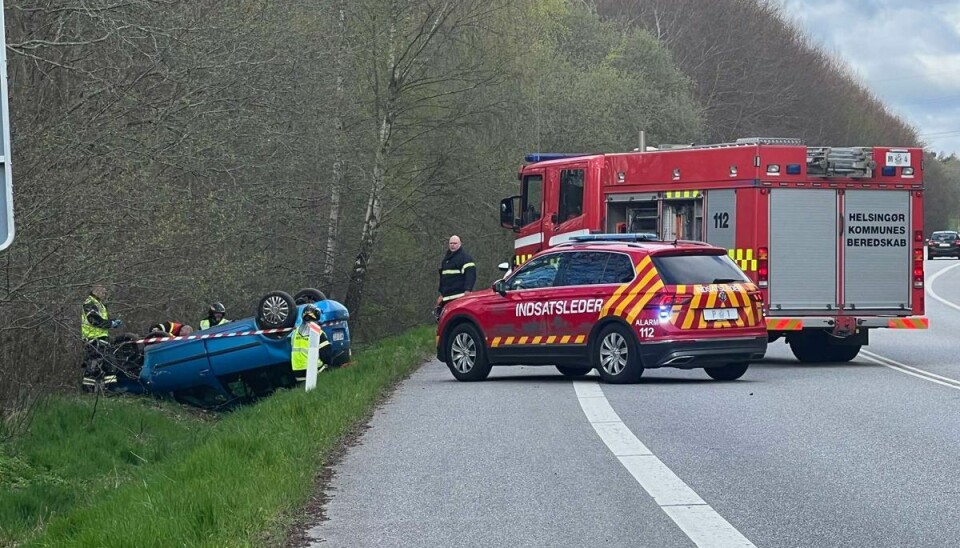 Bilen er landet på taget. Bilen er landet på taget.