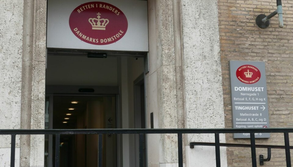 Den 29-årige fik udover fængselsdommen også konfiskeret sin bil, og fik frakendt kørekortet i fem år. Den 29-årige fik udover fængselsdommen også konfiskeret sin bil, og fik frakendt kørekortet i fem år.