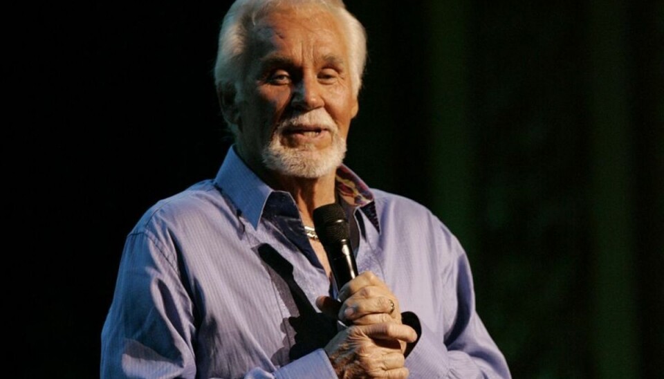 Kenny Rogers døde den 20. marts 2020. Han blev 81 år gammel. Kenny Rogers døde den 20. marts 2020. Han blev 81 år gammel.