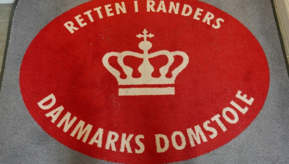 Forældrene begik ugentlig vold mod deres børn. Forældrene begik ugentlig vold mod deres børn.