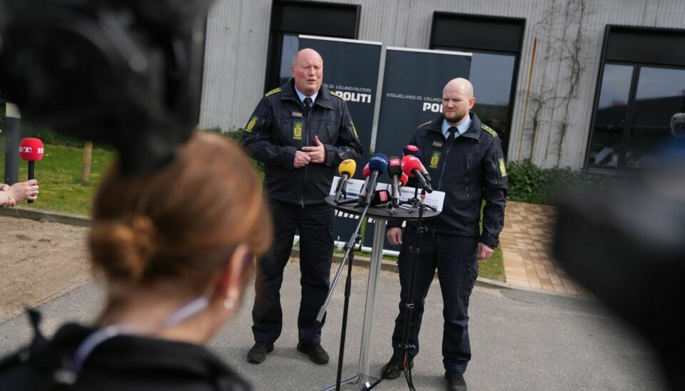 Politiinspektør Kim Kliver og vicepolitiinspektør Rune Dahl Nilsson fra Sydsjællands og Lolland-Falsters Politi gav søndag eftermiddag en status på sagen om 13-årige Filippa, der forsvandt lørdag. Søndag er hun fundet igen.