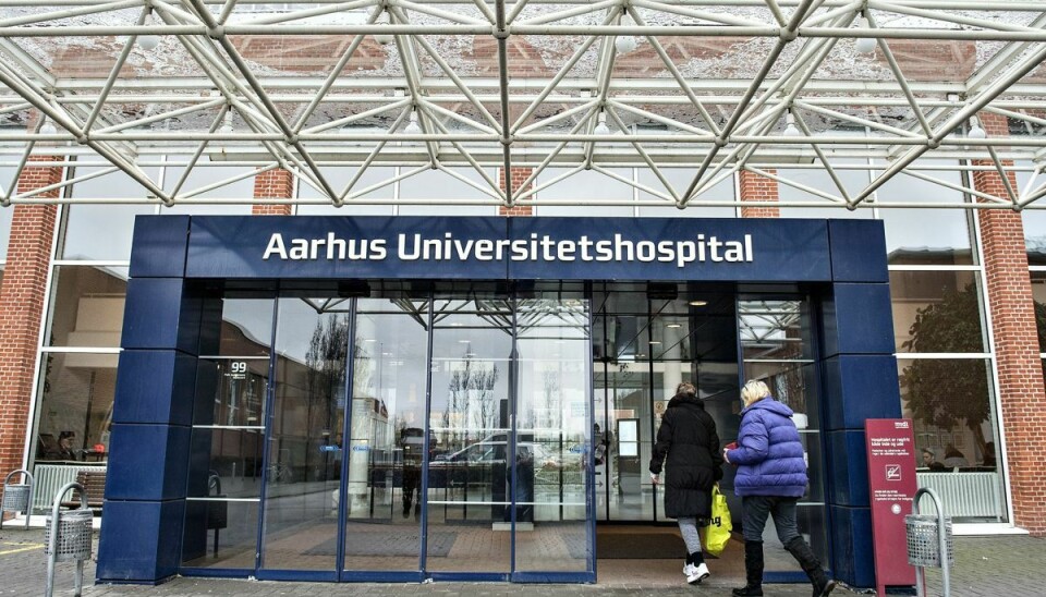 Mellem september og marts kan 40 patienter have fået at vide, at de ville miste deres operationstid, hvis Aarhus Universitetshospital skulle undersøge deres muligheder for at blive opereret for mave- eller tarmkræft i udlandet. (Arkivfoto).