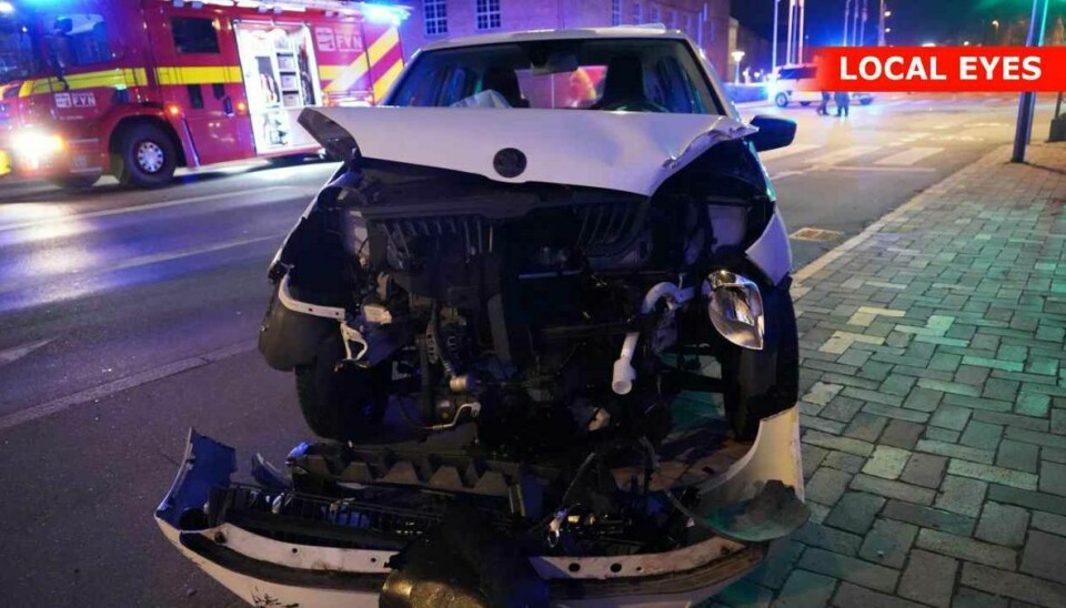 Den 19-årige bilist smadrede ind i en anden bil.