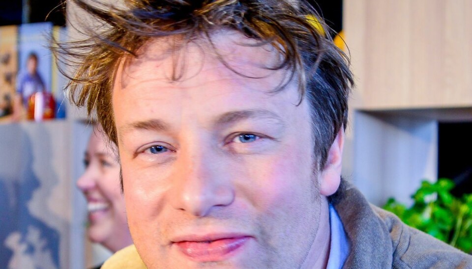 Den kendte TV-kok, Jamie Oliver, er blevet gift igen - med Jools Norton, som han har været gift med i 23 år. Den kendte TV-kok, Jamie Oliver, er blevet gift igen - med Jools Norton, som han har været gift med i 23 år.