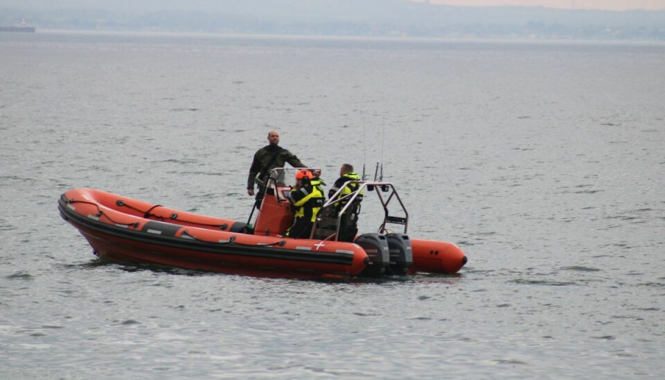 Flere både deltog i eftersøgningen af fiskeren.