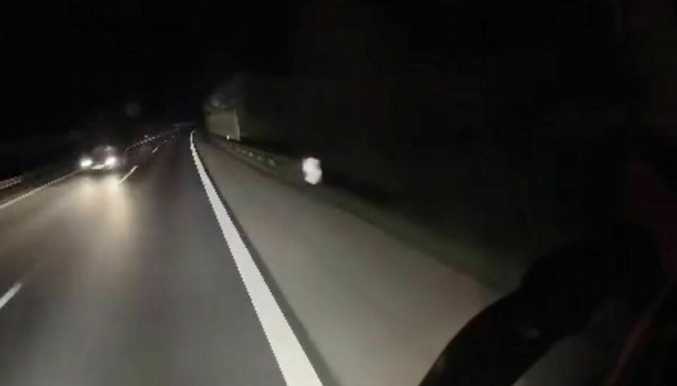 Det kunne være endt grueligt galt, da spøgelsesbilisten kom kørende på motorvejen.