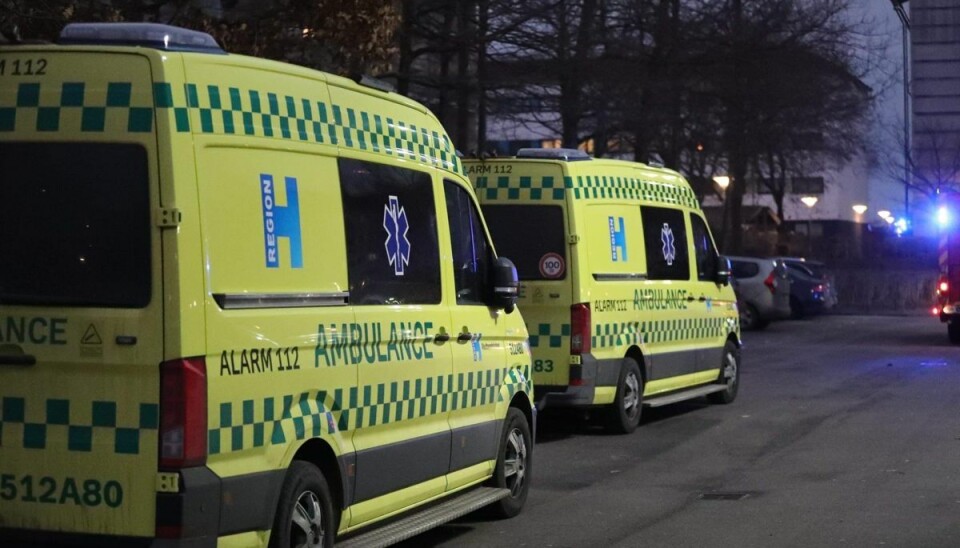 Drengen og hans mor var på hospitalet i Rønne, hvor han fik behandling af den overskårne finger.