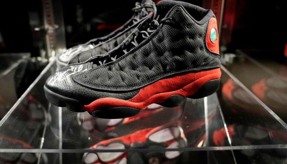 Skoene endte med at blive solgt for 15 millioner, og var dem Michael Jordan havde på, da han vandt sin sjette NBA-titel