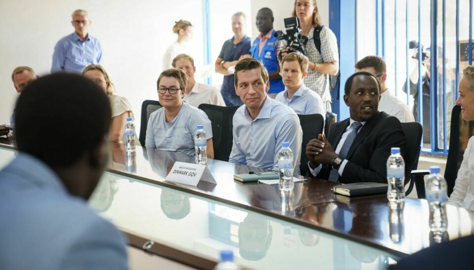 I september sidste år var udlændinge- og integrationsminister Kaare Dybvad Bek (S) på besøg i Rwanda. I en fælles erklæring annoncerede Danmark og Rwanda, at landene har en fælles ambition om at 'etablere en mekanisme for overførsel af asylansøgere fra Danmark til Rwanda', lød det.